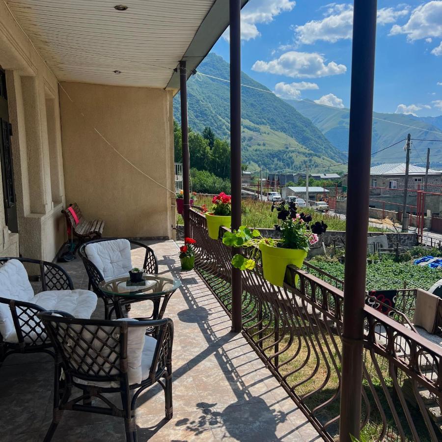 Guesthouse Kostava 72 Kazbegi Eksteriør billede